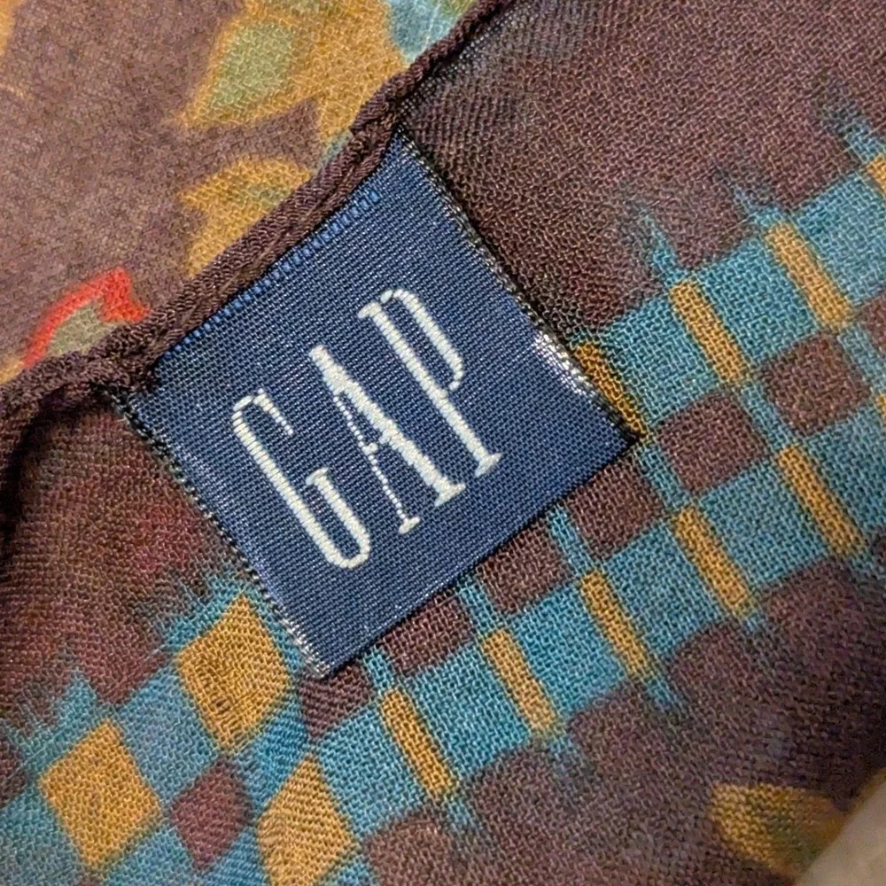 GAP square scarf